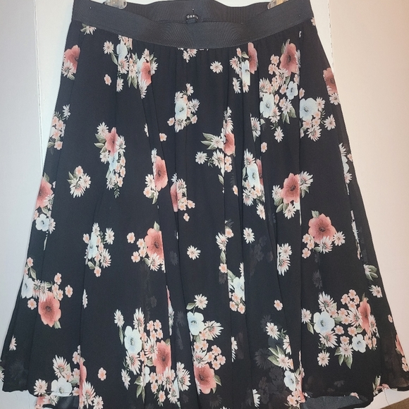 Torrid Black Floral Print Tulle Underlay Lined Midi Challis Skirt - Picture 2 of 3
